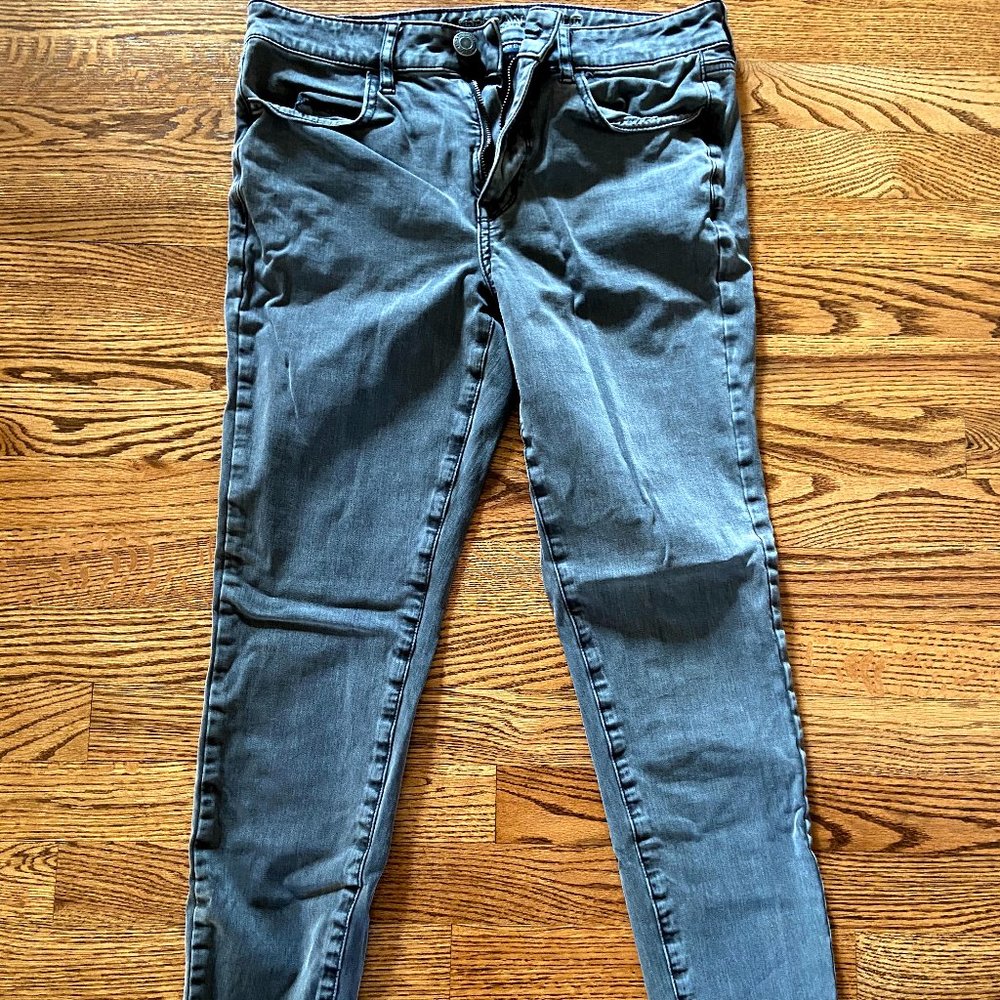 Hi-Rise Gray American Eagle Jegging (size 6)